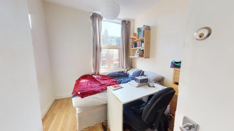 House Burchett Grove in Leeds