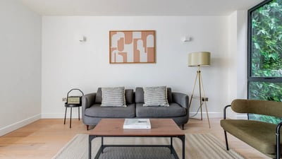 Flat Russell Gardens in Greater London