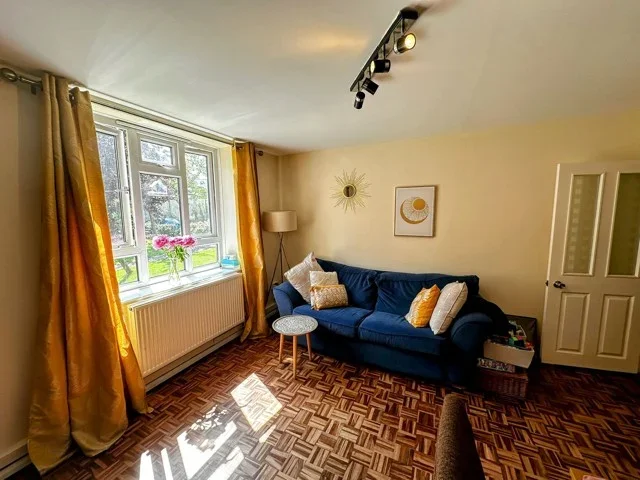 Flat Tulse Hill Estate in Greater London