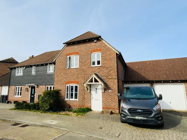 House Kings Hill Avenue in Tonbridge and Malling