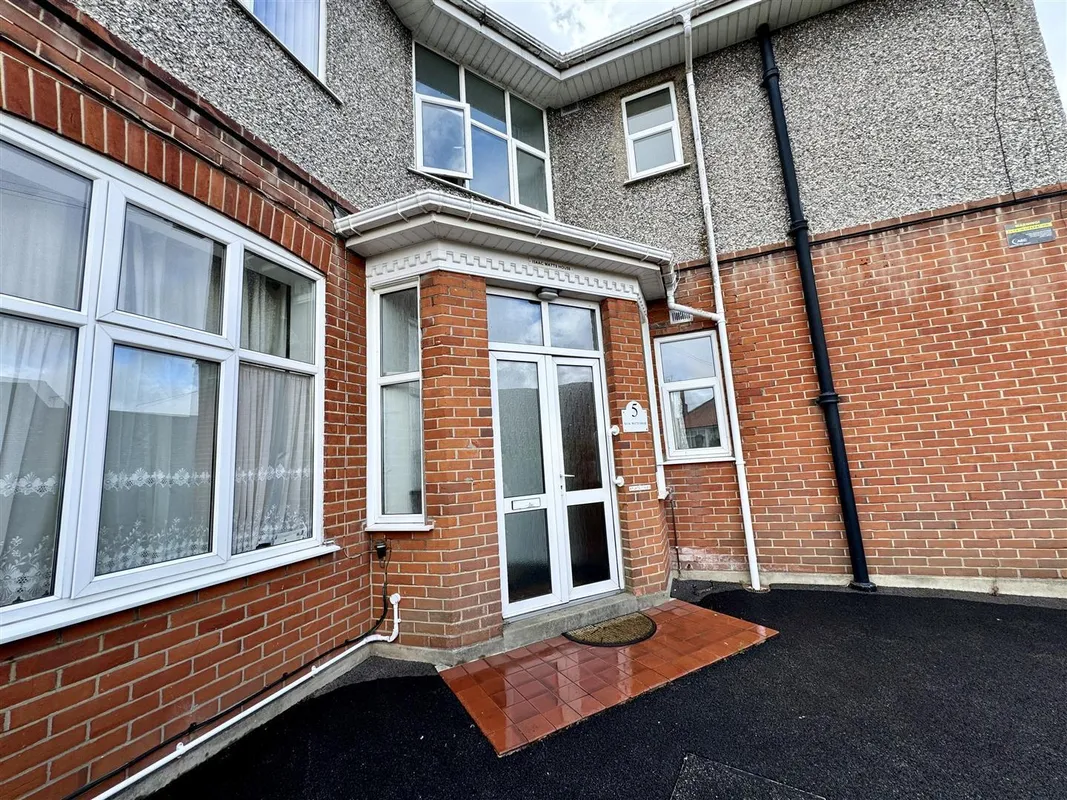 Flat Arcadia Avenue in Bournemouth