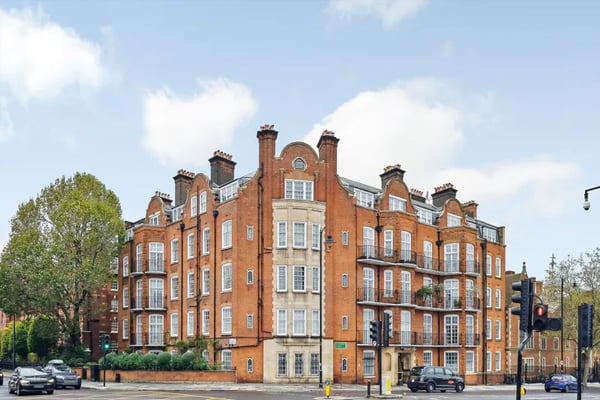 Flat Cheyne Walk in Greater London