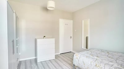 Room Cambridge Heath Road in Greater London