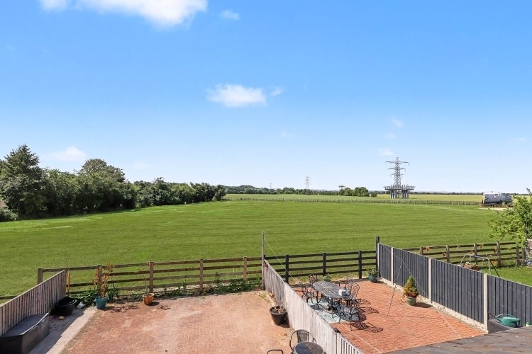 House Vicarage Road in Vale of White Horse