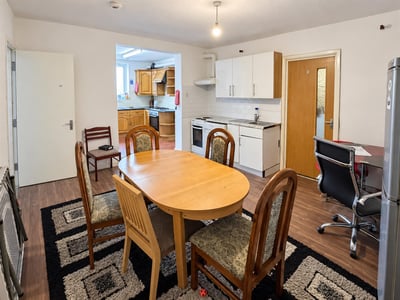 Room Merlin Crescent in Greater London