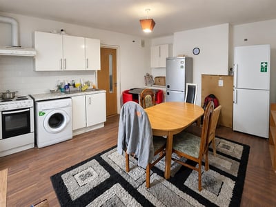 Room Merlin Crescent in Greater London