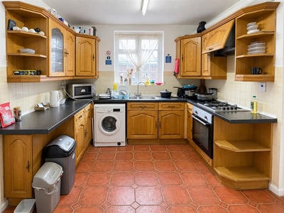 Room Merlin Crescent in Greater London
