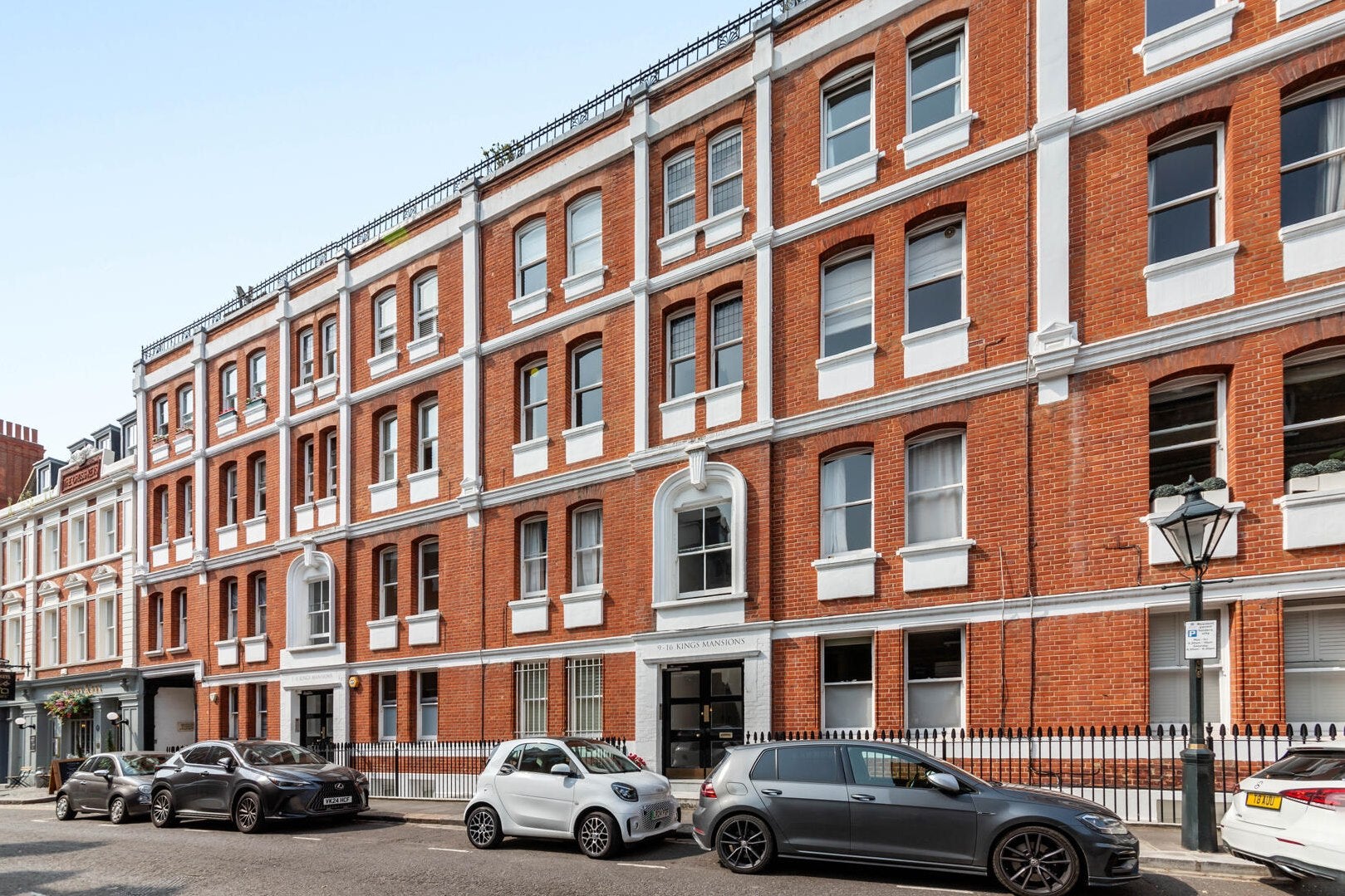 Flat Lawrence Street in Greater London