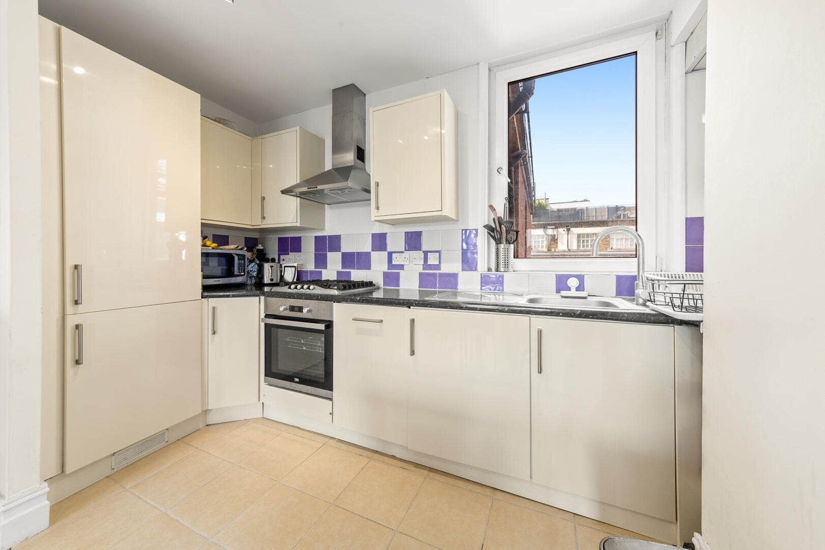 Flat Lawrence Street in Greater London