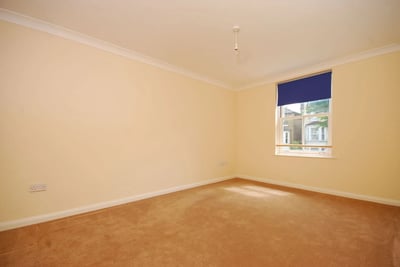 Flat Barry Road in Greater London
