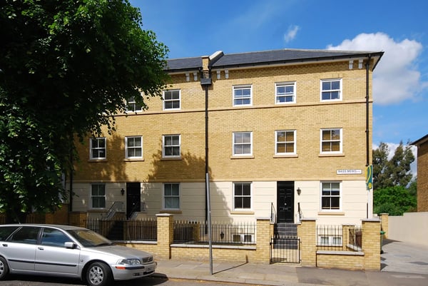 Flat Barry Road in Greater London