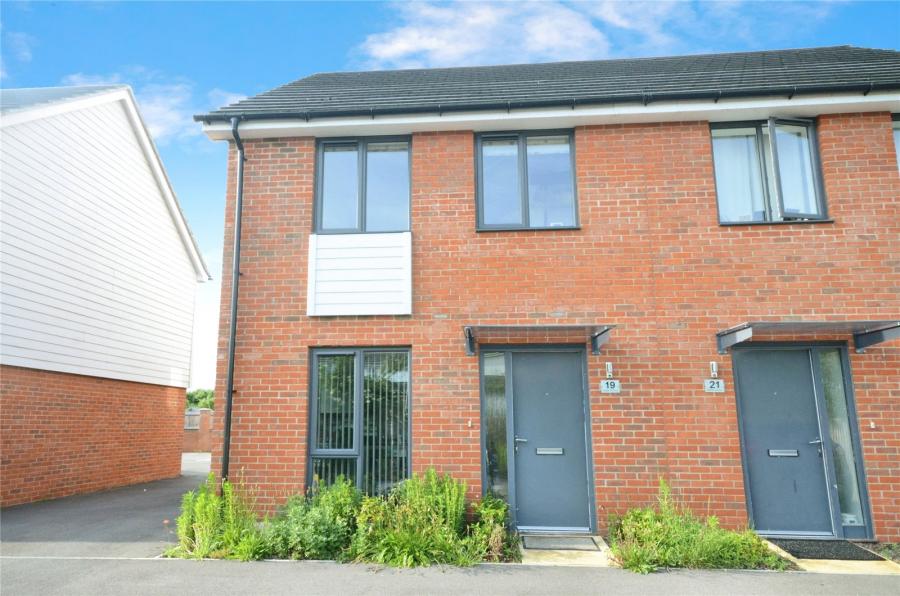 House Alexander Turner Close in Reading