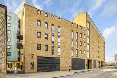Flat Old York Road in Greater London