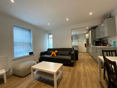 Room Hughenden Road in High Wycombe