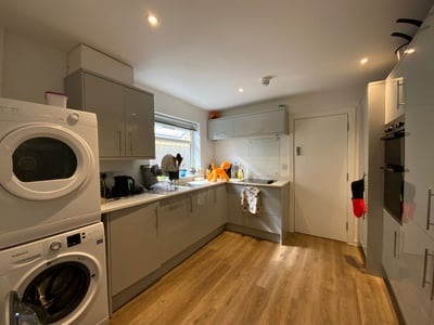 Room Hughenden Road in High Wycombe