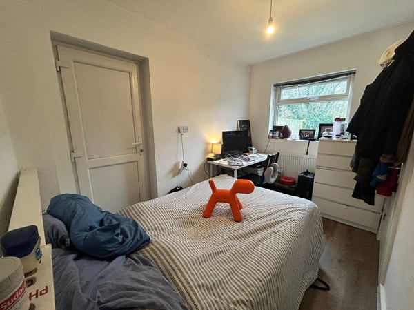 Room Hughenden Road in High Wycombe