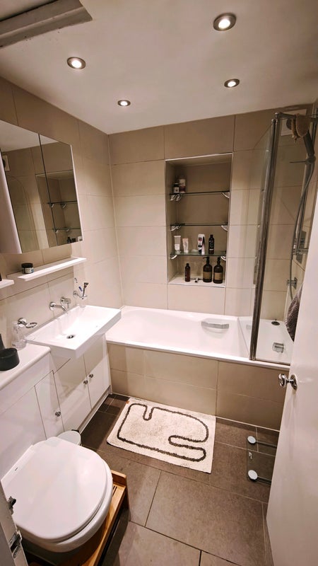 Room Evangelist Road in Greater London