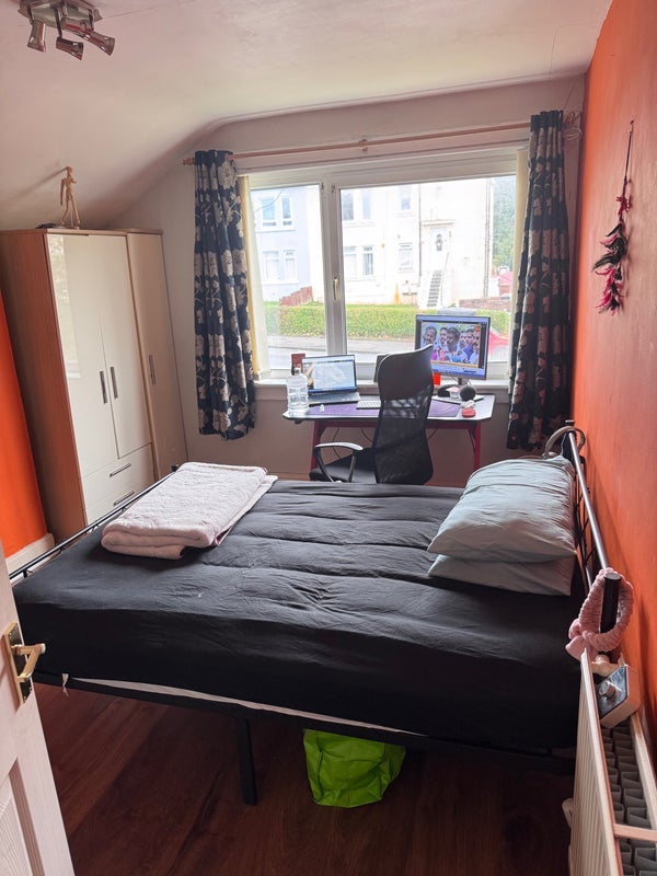 Room Gartcraig Road in Glasgow