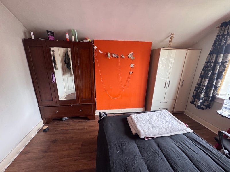 Room Gartcraig Road in Glasgow