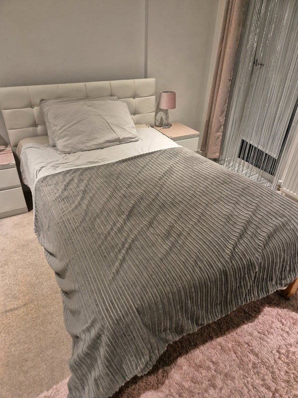 Room Swainson Road in Greater London