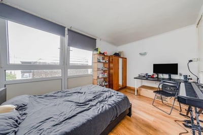 Flat Lamble Street in Greater London