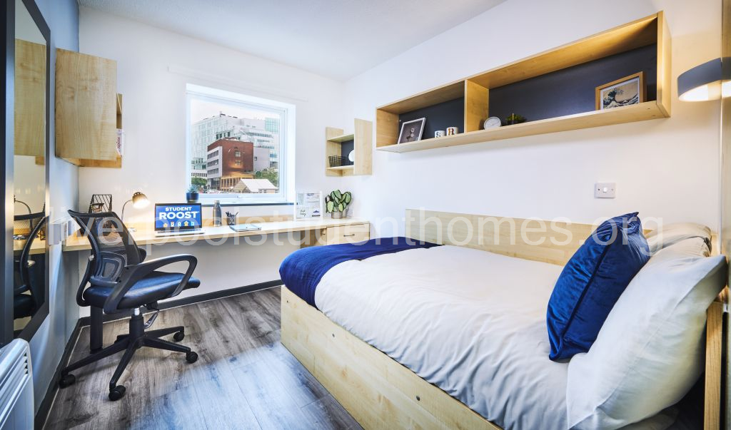 Room Shaw Street in Liverpool