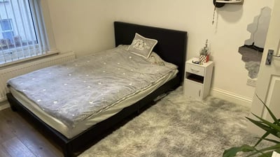 Room Welfare Road in Greater London