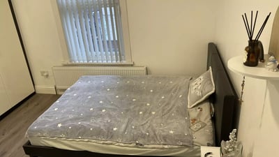 Room Welfare Road in Greater London