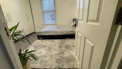 Room Welfare Road in Greater London