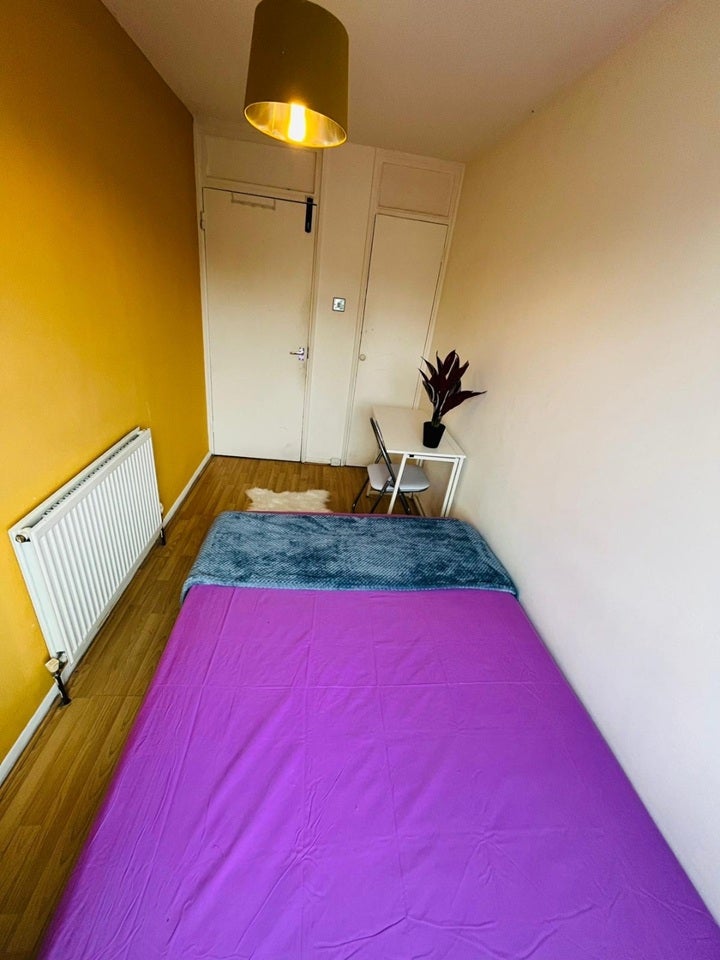 Room Stewarts Road in Greater London