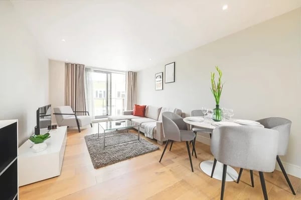 Flat Treveris Street in Greater London