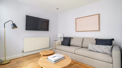 Flat Russell Gardens in Greater London