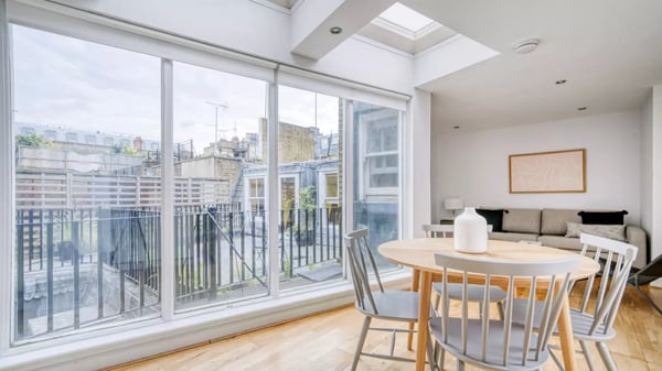 Flat Russell Gardens in Greater London