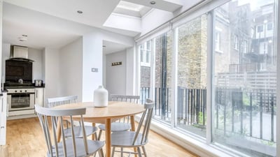 Flat Russell Gardens in Greater London