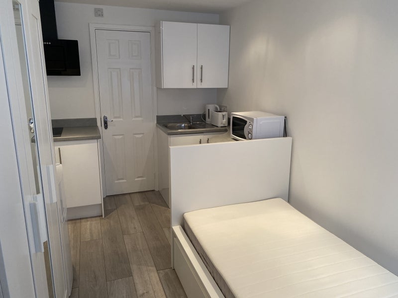 Flat Routh Street in Greater London