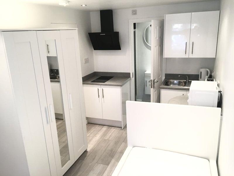 Flat Routh Street in Greater London