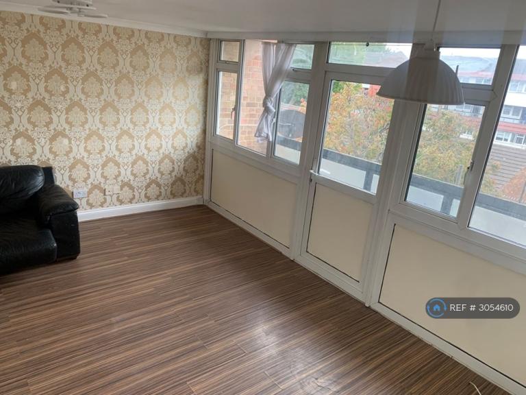Flat Seabrooke Rise in Grays