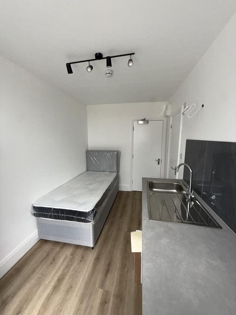 Flat Cockfosters Road in Greater London