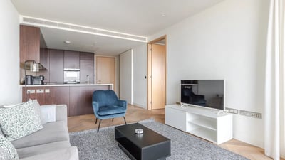 Flat Russell Gardens in Greater London
