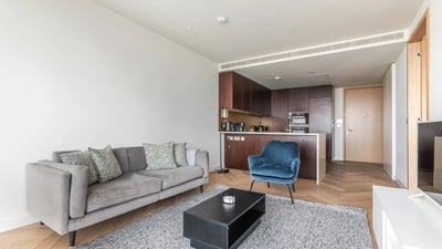 Flat Russell Gardens in Greater London