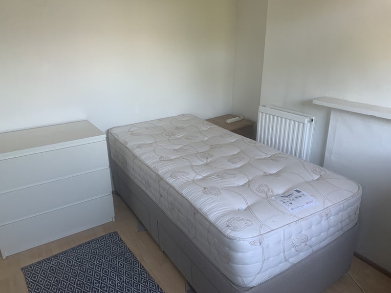 Room Stockwell Park Road in Greater London