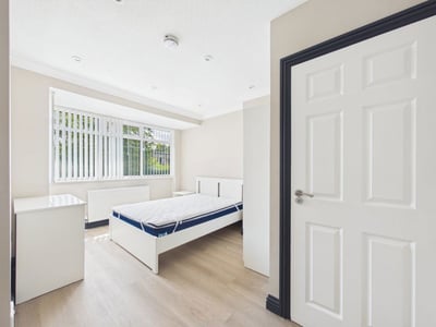 Room Rowley Road in Boston
