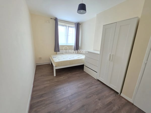 Room Canrobert Street in London