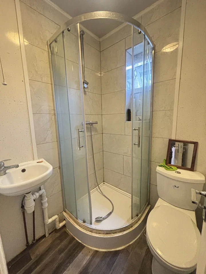 Room Cromwell Road in Luton