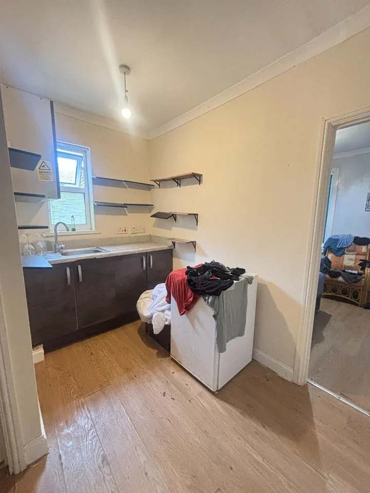 Room Cromwell Road in Luton