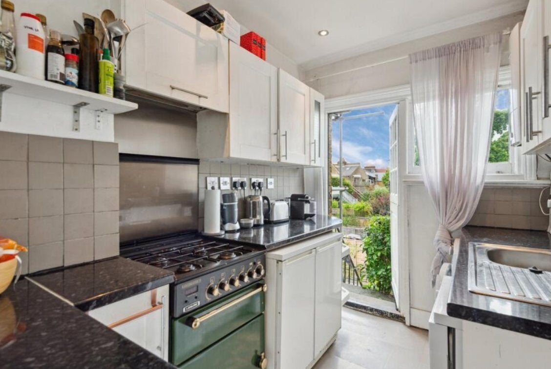 Flat Cowley Road in Greater London