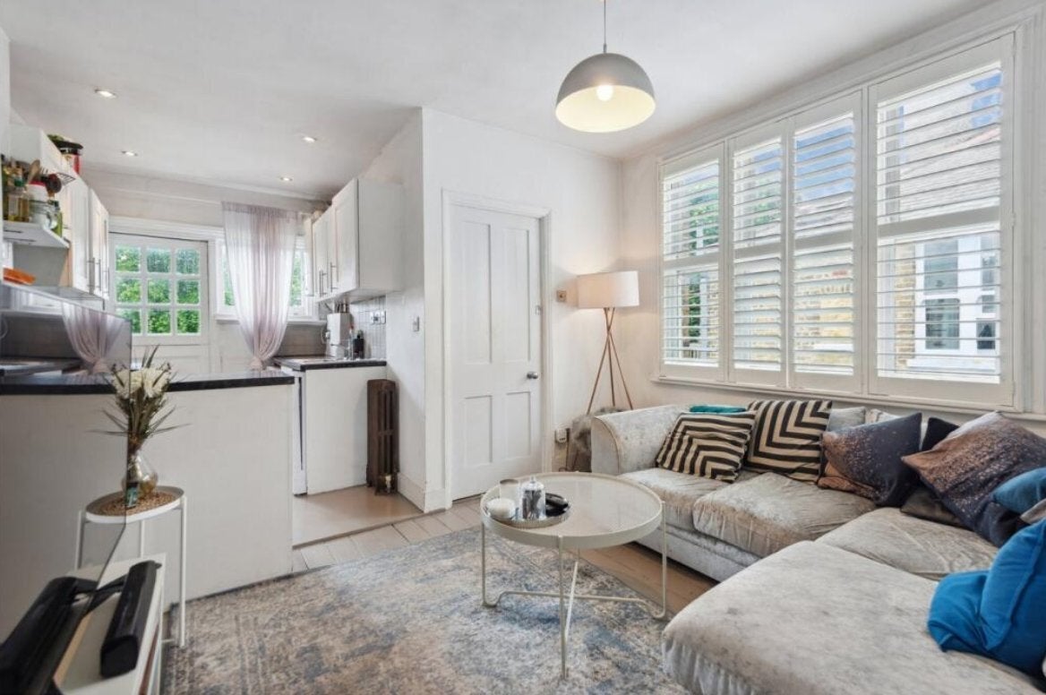 Flat Cowley Road in Greater London