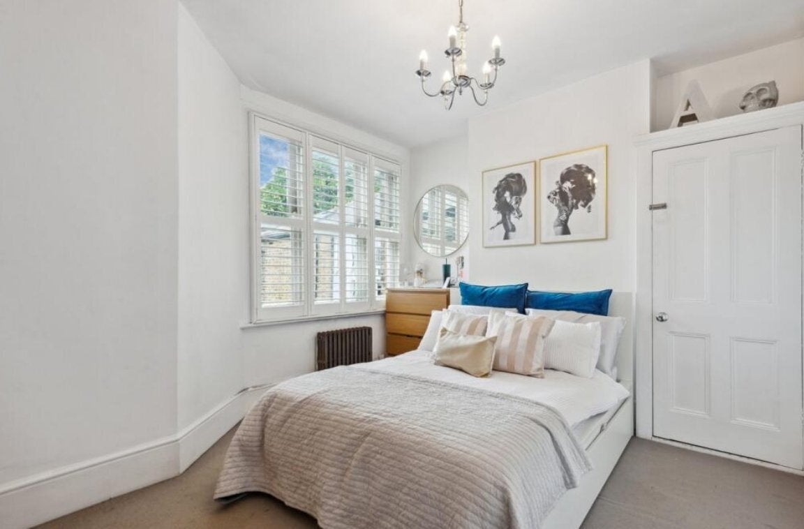 Flat Cowley Road in Greater London