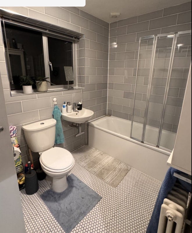 Room Hewitt Road in Greater London