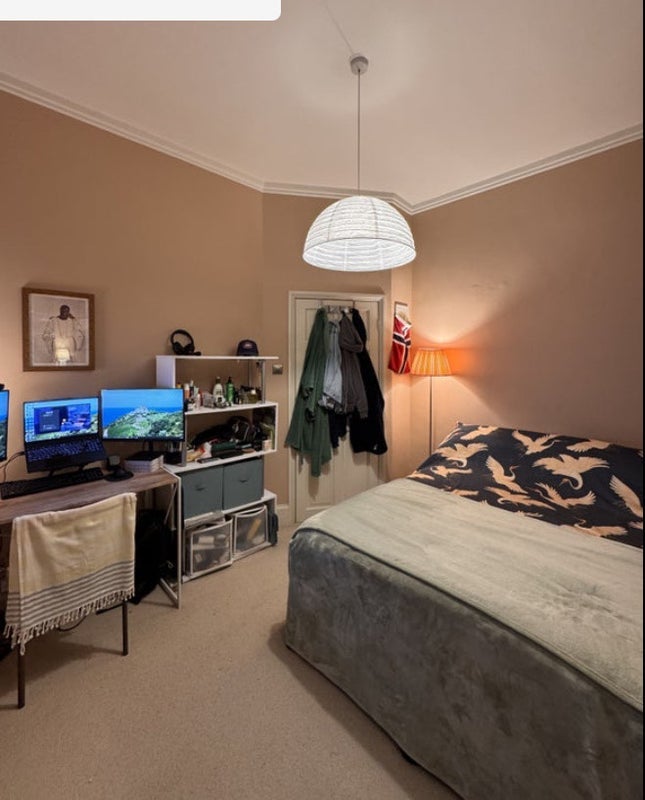 Room Hewitt Road in Greater London